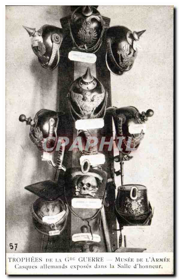 CPA Trophees De La Gde Guerre Musee De L'Armee Casques allemands exposes Militaria 