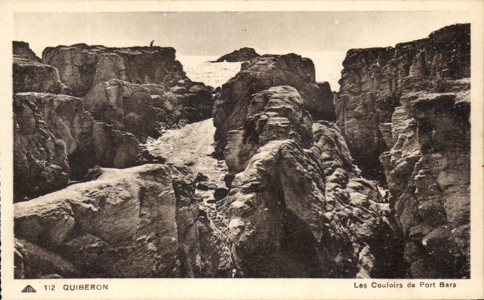 Les Couloirs de Port Bara — Quiberon — n° 112 — éditeur CPAPHIL