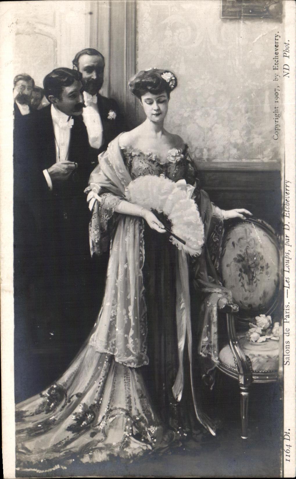 CPA Salon De Paris Les Loups Par Etcheverry Femme Robe eventail