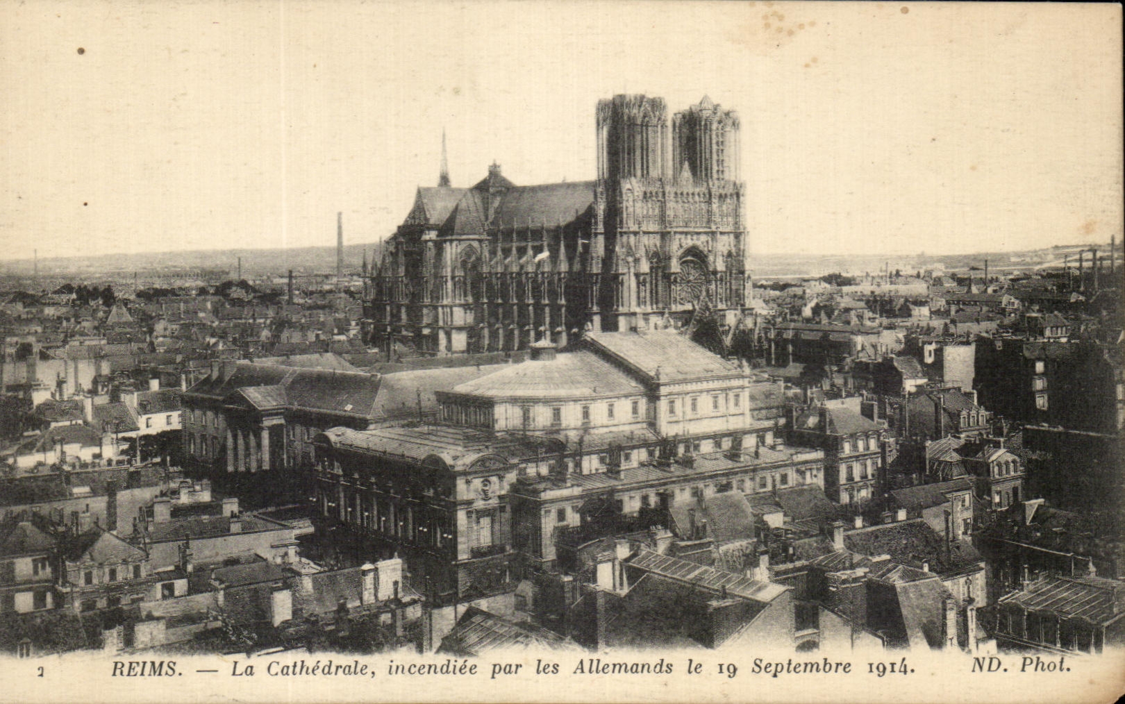 Reims — Die Kathedrale, von den Deutschen am 19. September 1914 in Brand gesteckt — ND. Foto.