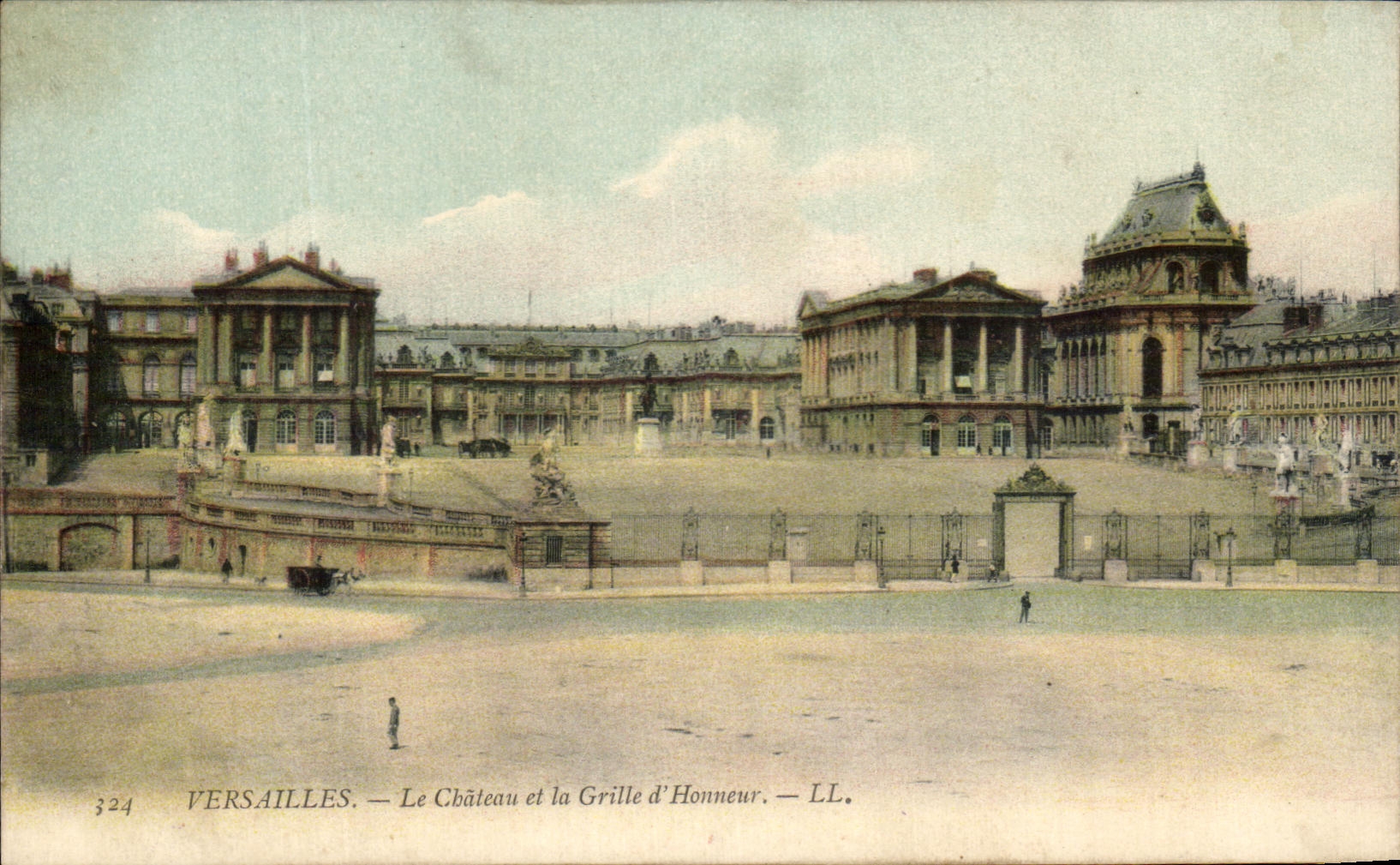 CPA Versailles Le Chateau et la Grille d'honneur