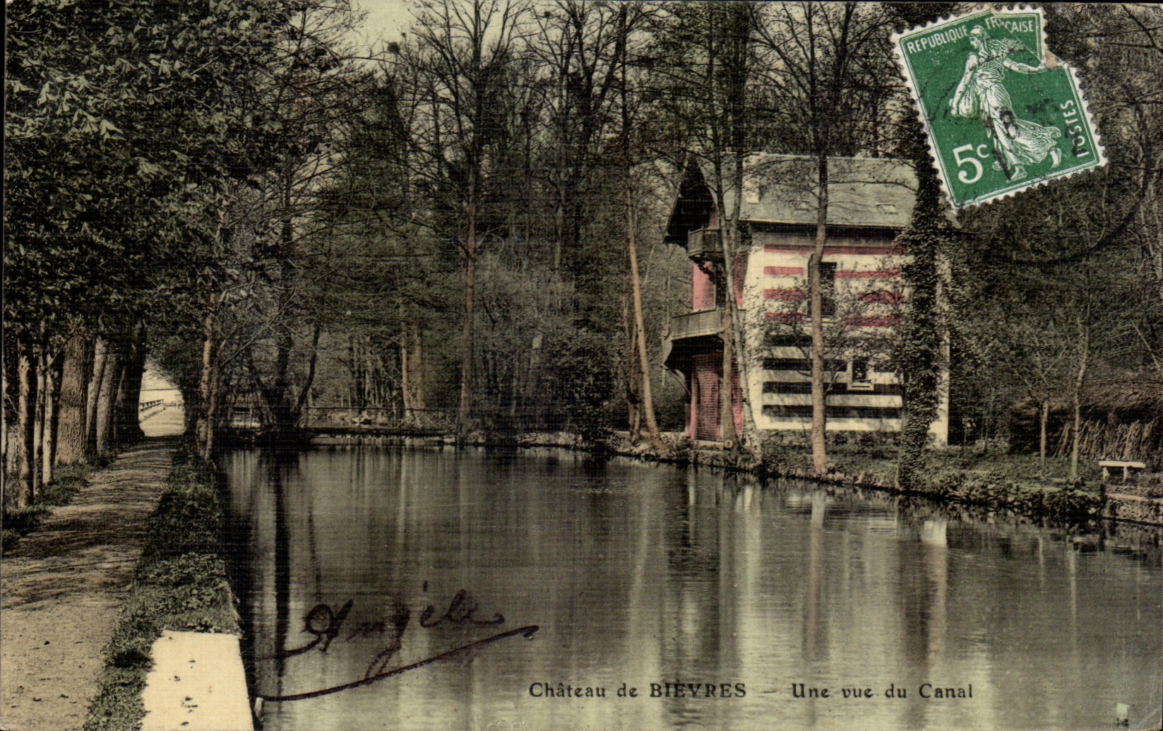 CPA Chateau de Bievres Une vue du Canal carte toilee