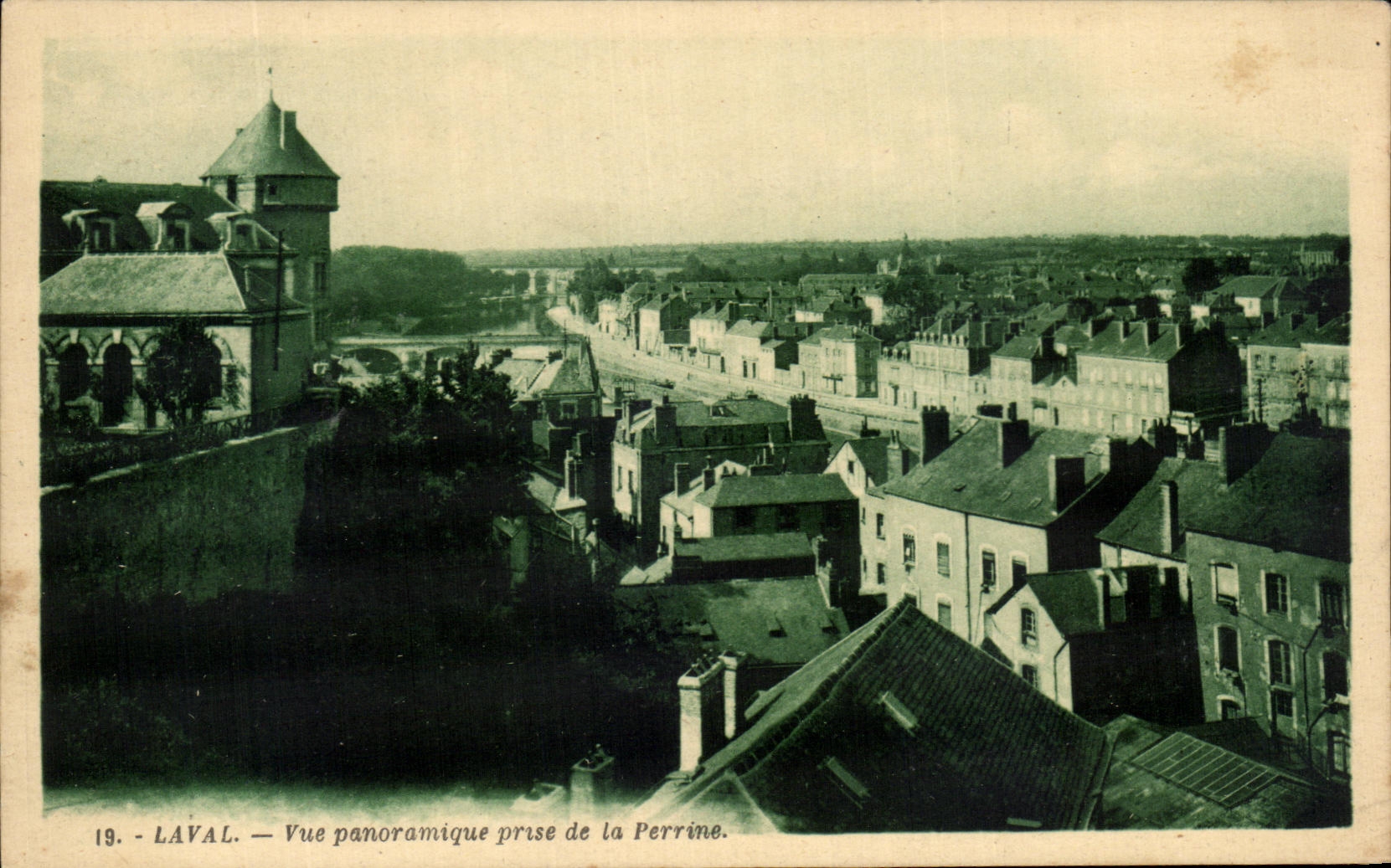 CPA Laval Vue panoramique prise de la Perrine