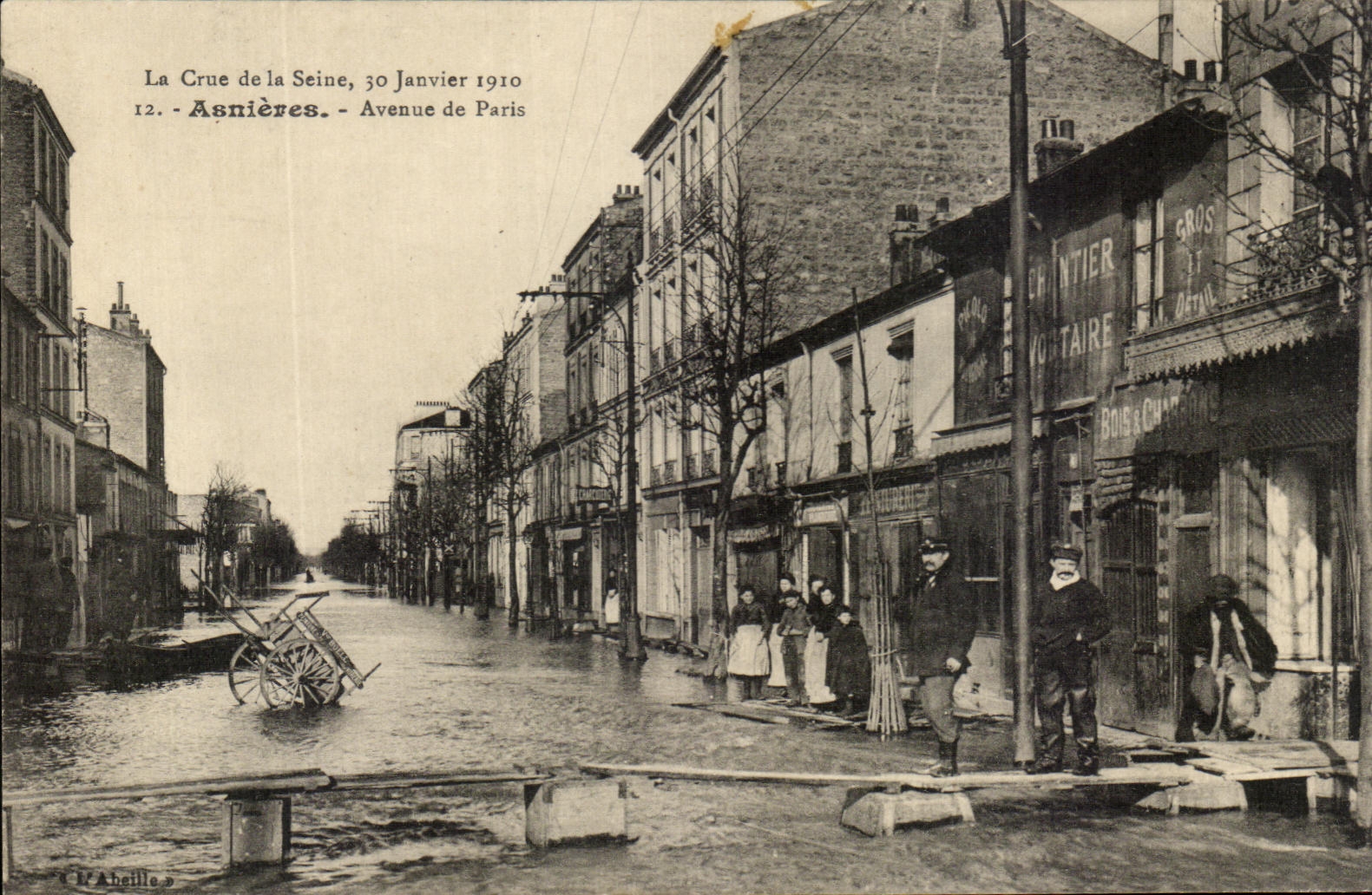 Die Überschwemmung der Seine, 30. Januar 1910 — Asnières - Avenue de Paris — L’Abeille
