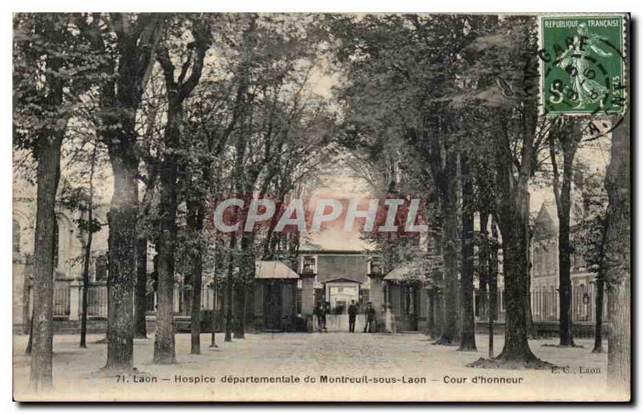 Laon — Departementales Hospiz von Montreuil-sous-Laon — Cour d'honneur — E.G., Laon