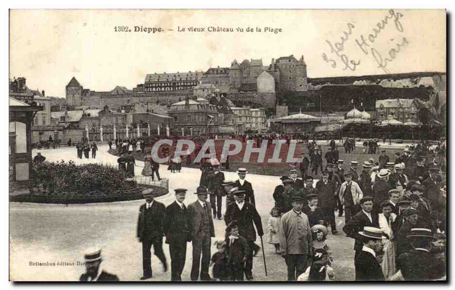CPA Dieppe Le Vieux Chateau vu de la Plage