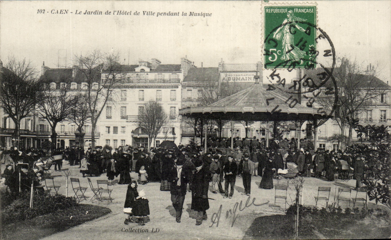 CAEN - Le Jardin de l'Hôtel de Ville pendant la Musique — Photographie Audoumain, n°102