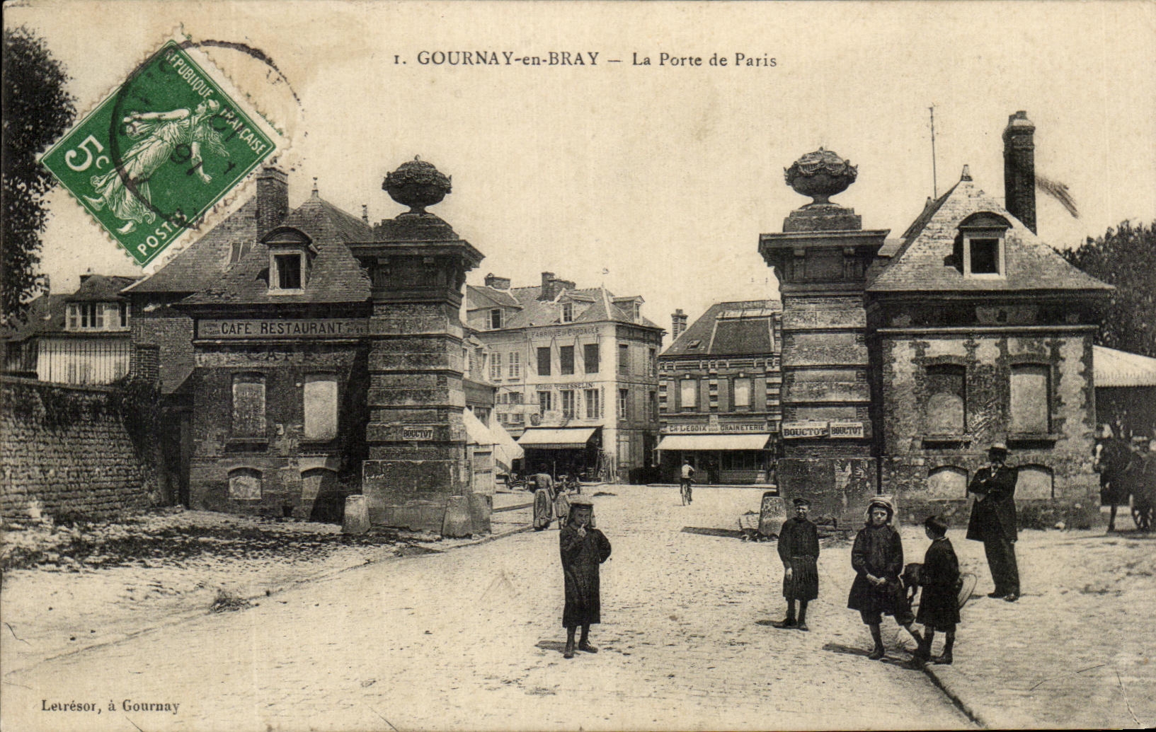 Gournay-en-Bray — La Porte de Paris — Leirésor, à Gournay