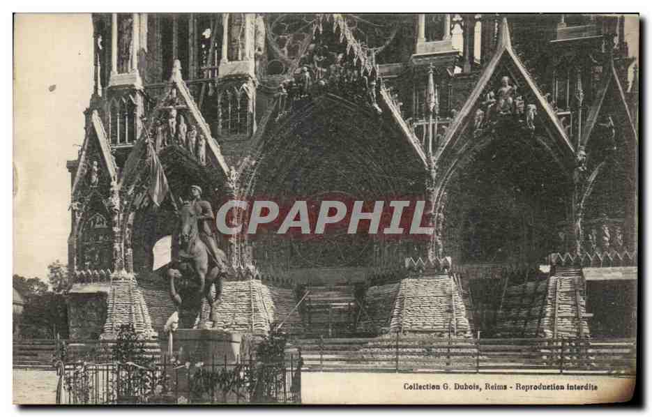CPA Reims dans sa deuxleme annee de bombardement Militaria Jeanne d'arc