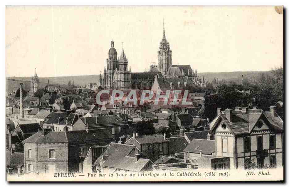 CPA Evreux Vue sur La Tour De l'Horloge Et La Cathedrale