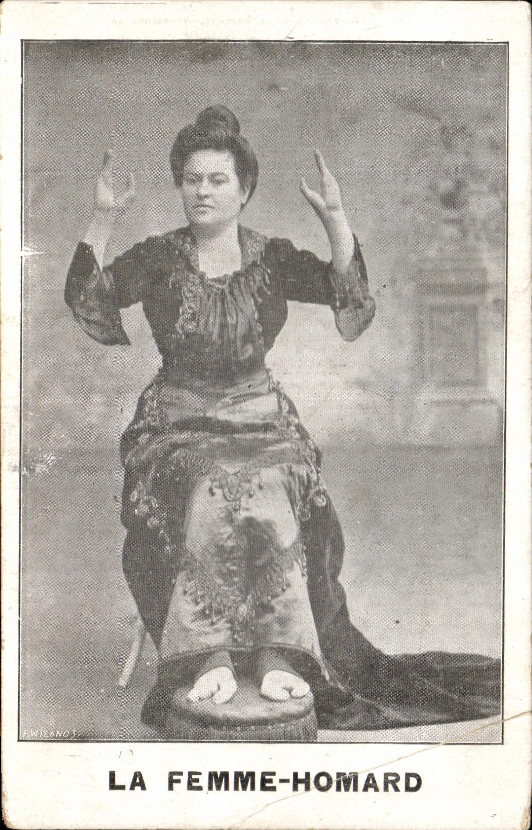 CPA Le Femme Homard Monstre cirque