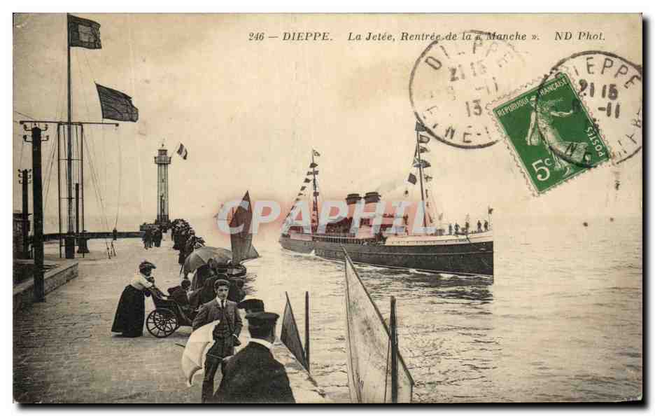 CPA Dieppe La Jetee Rentree de La Manche Bateau 