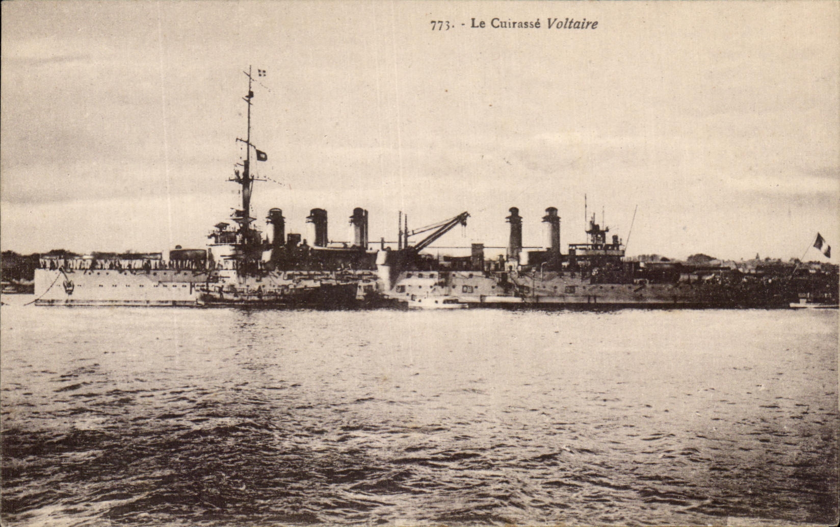 CPA Le Cuirasse Voltaire Bateau Guerre