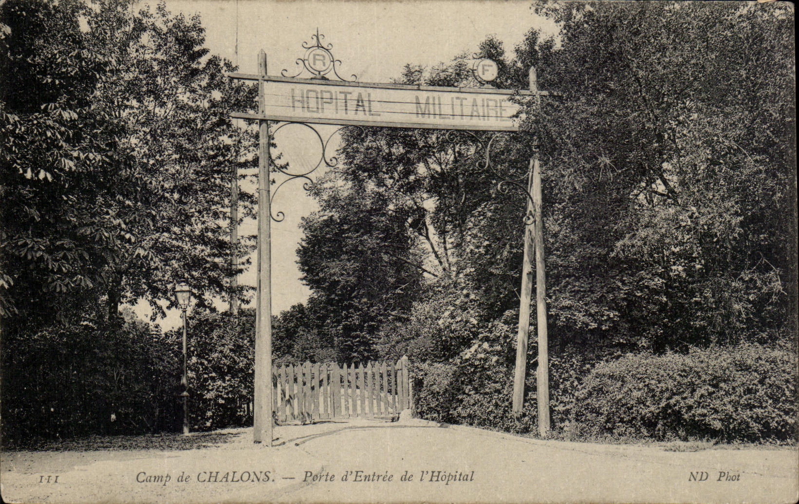 CPA Camp de Chalons Porte d'Entree de l'Hopital Militaria 