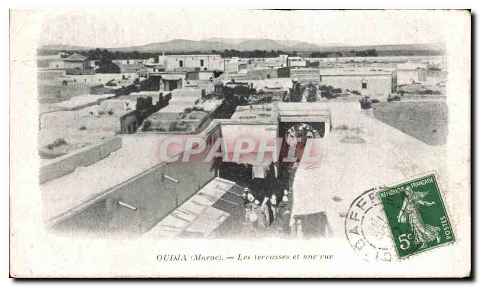 CPA Oudja Maroc Les terrasses et une rue 