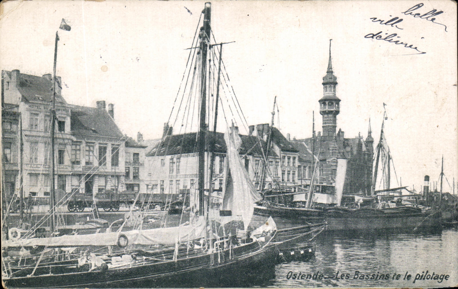 CPA Ostende Les Bassins et le pilotage Bateaux