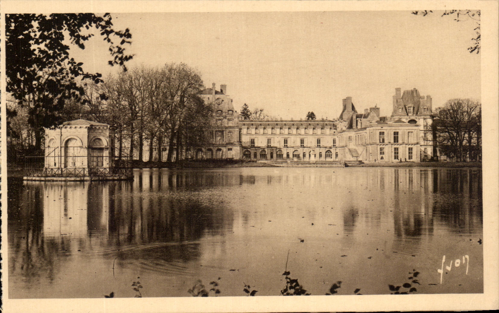Fontainebleau (Seine-et-Marne) — El Palacio - El Estanque de las Carpes - El Pabellón del Emperador — Ediciones de Arte VON