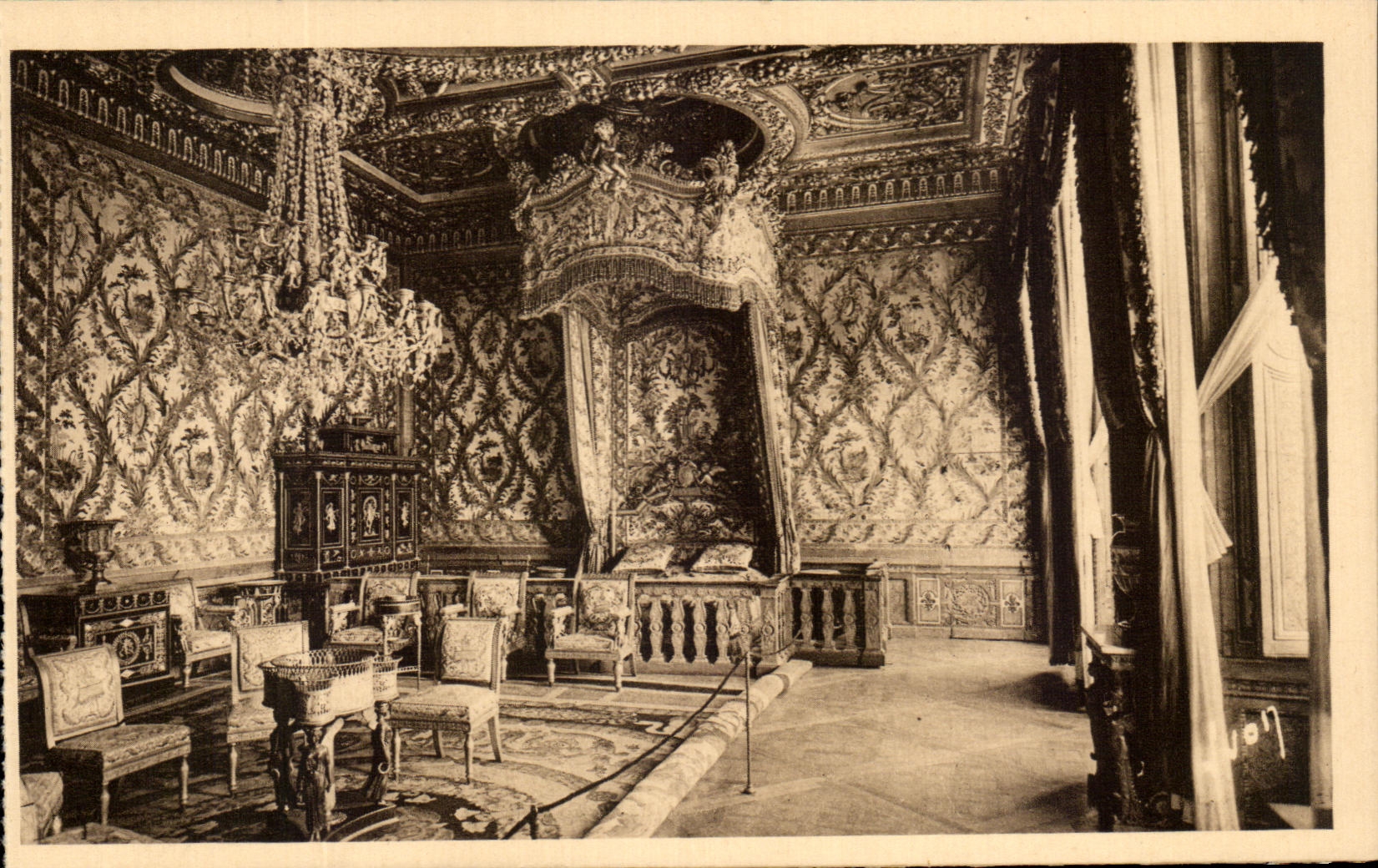 Fontainebleau (Seine-et-Marne) — Le Palais - Chambre des Reines et des Impératrices — Les Éditions d'Art
