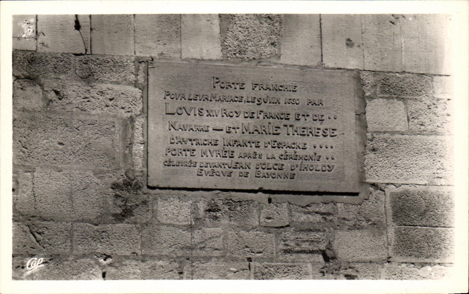 Porte franchie à Saint-Jean-de-Luz — inscription commémorative du mariage de Louis XIV et Marie-Thérèse d'Espagne — éditeur C.A.P.