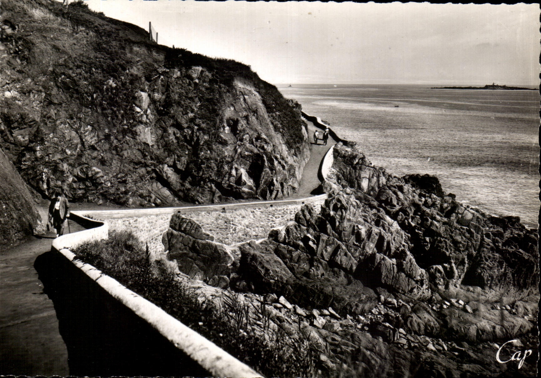St-Quay-Portrieux — La Promenade le long de la Côte Sauvage — éditeur REALPHIL, Paris