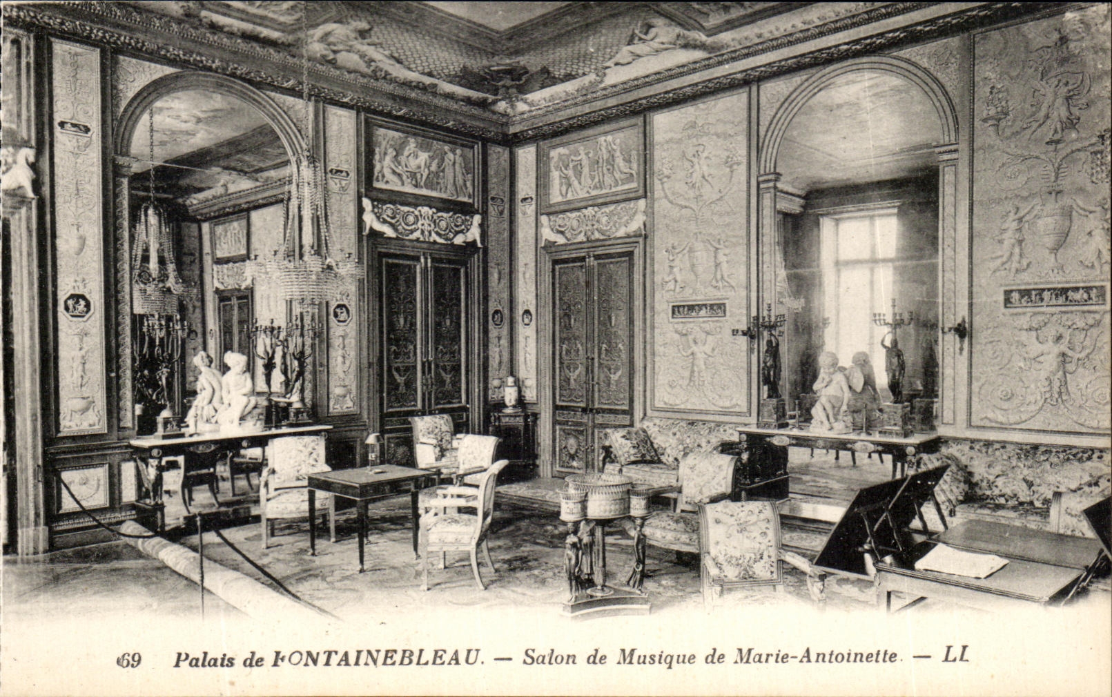 Palais de FONTAINEBLEAU — Salon de Musique de Marie-Antoinette — LL