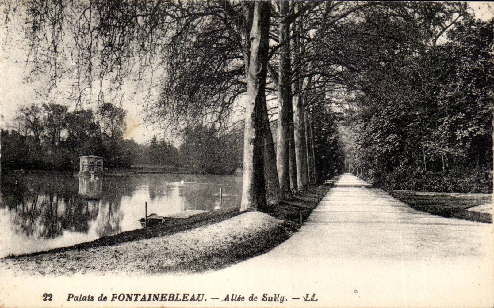 Paleis van FONTAINEBLEAU — Allée de Sully — LL