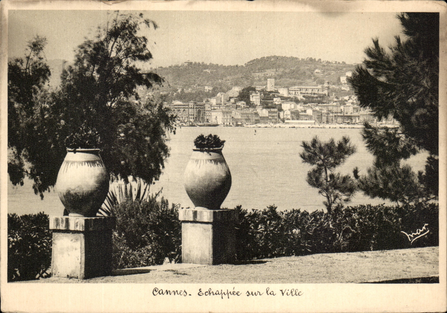 CPA Cannes Echappee Sur La Ville