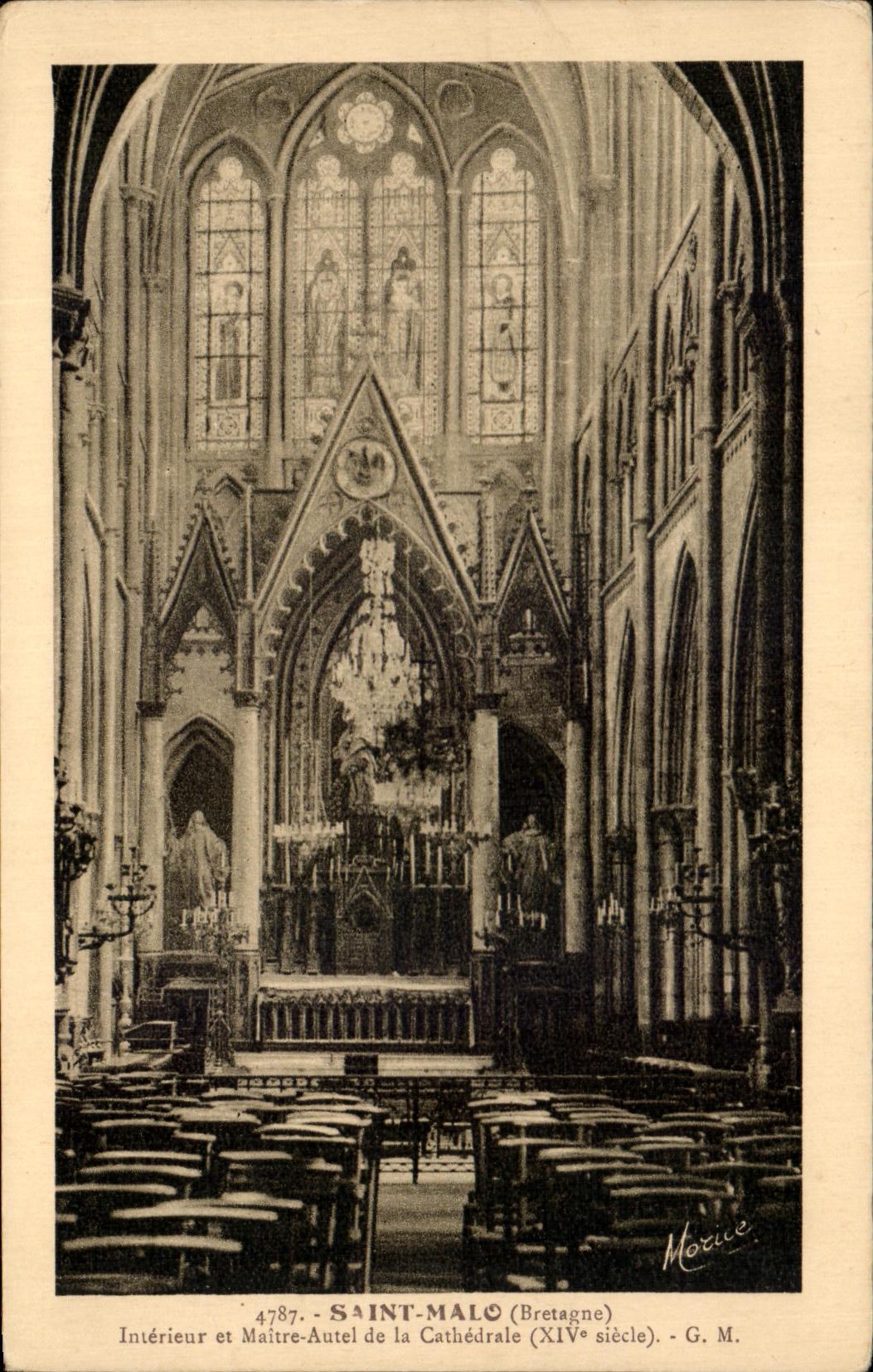 Saint-Malo (Bretaña) — Interior y altar mayor de la catedral (siglo XIV) — G. M.