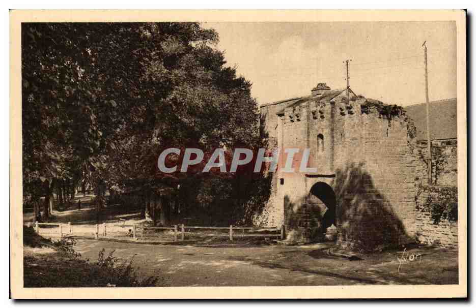 CPA Guerande La Porte Saille et le Mail