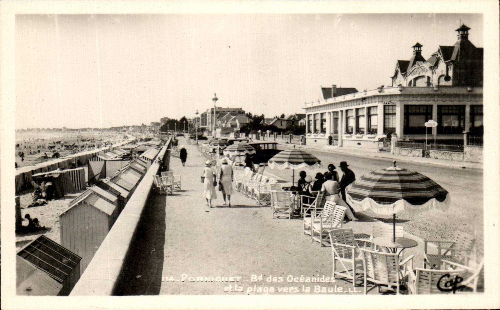CPA Pornichet Bd Des Oceanides et la Plage vers la Baule