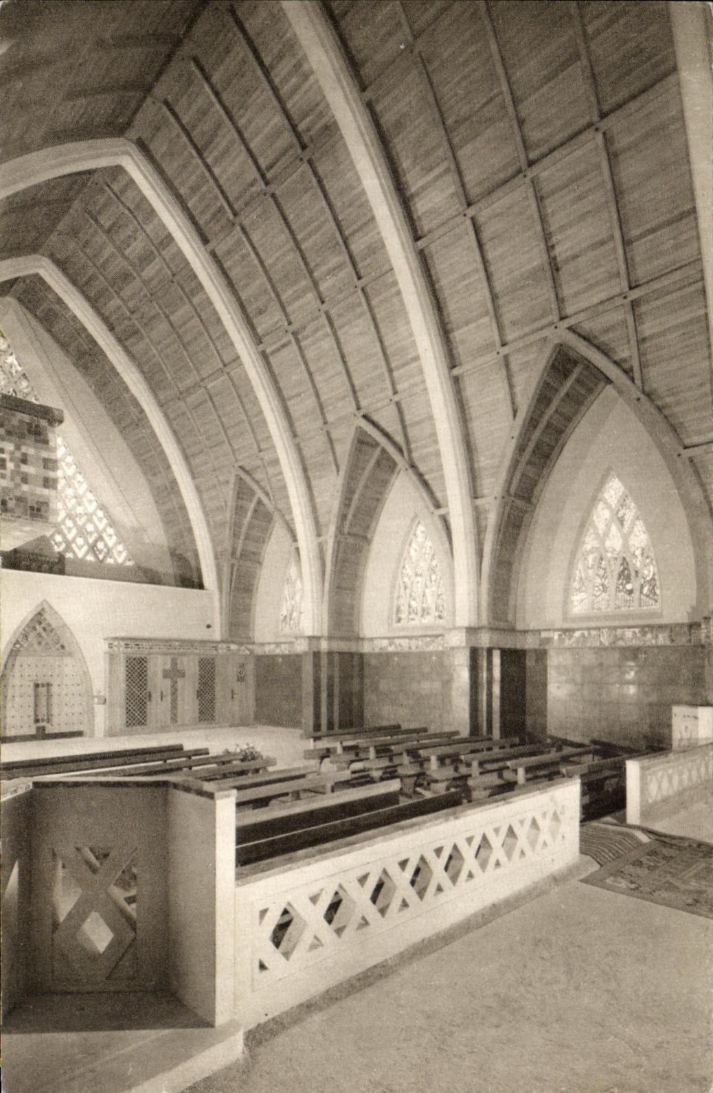 Église N.-D. du Léman — Intérieur — Maurice Novarina (Architecte) — Vongy - Thonon-les-Bains (Haute-Savoie)