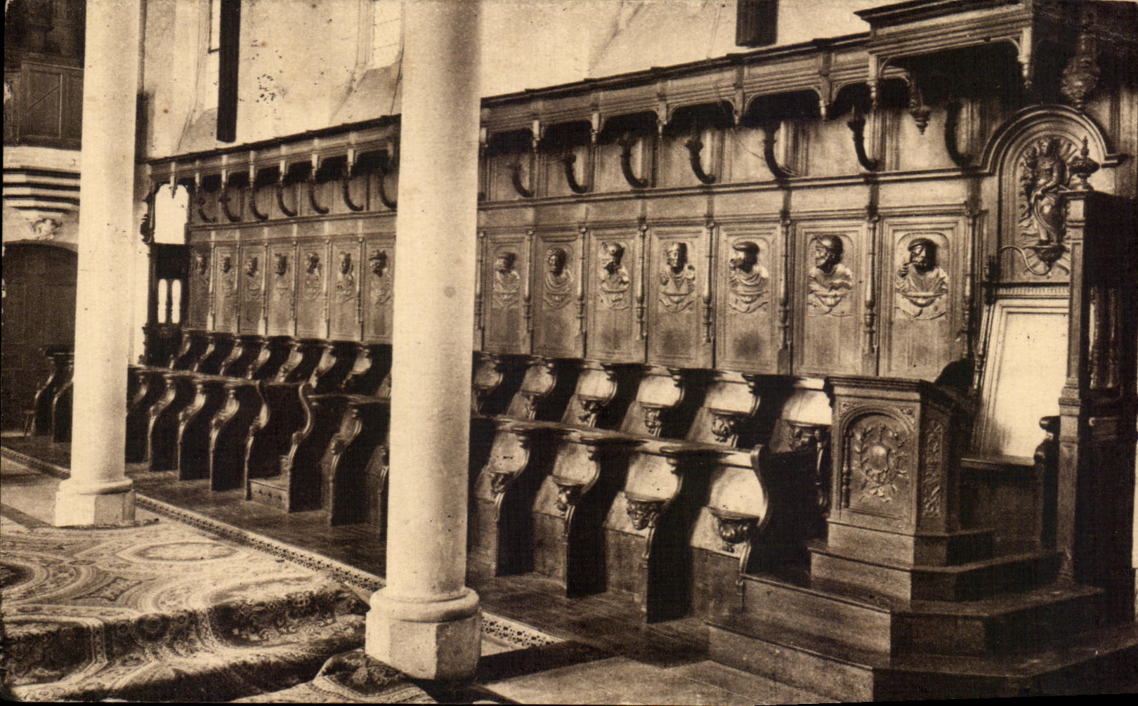 CPA Les stalles du Choeur de l'Abbaye St pierre de Solesmes Sarthe 
