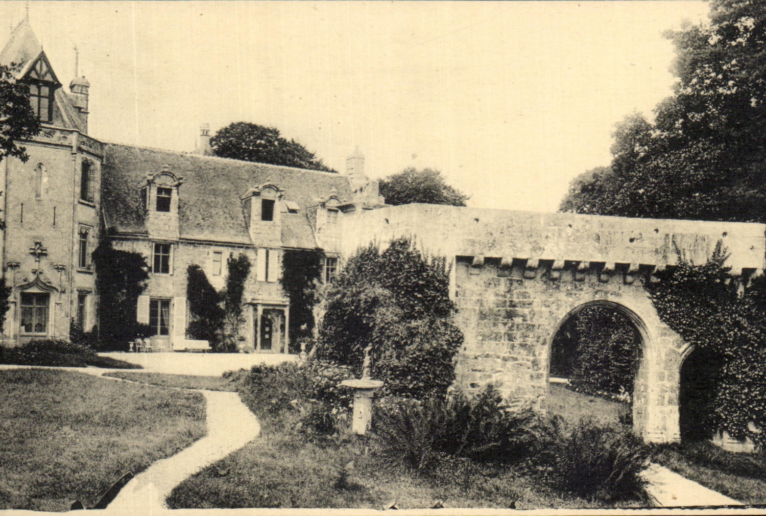 CPA Les Chateaux de Bretagne Riviere de Quimper Keraval