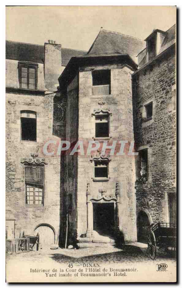 CPA Dinan Interieur de la Cour de l'Hotel de Beaumanoir 