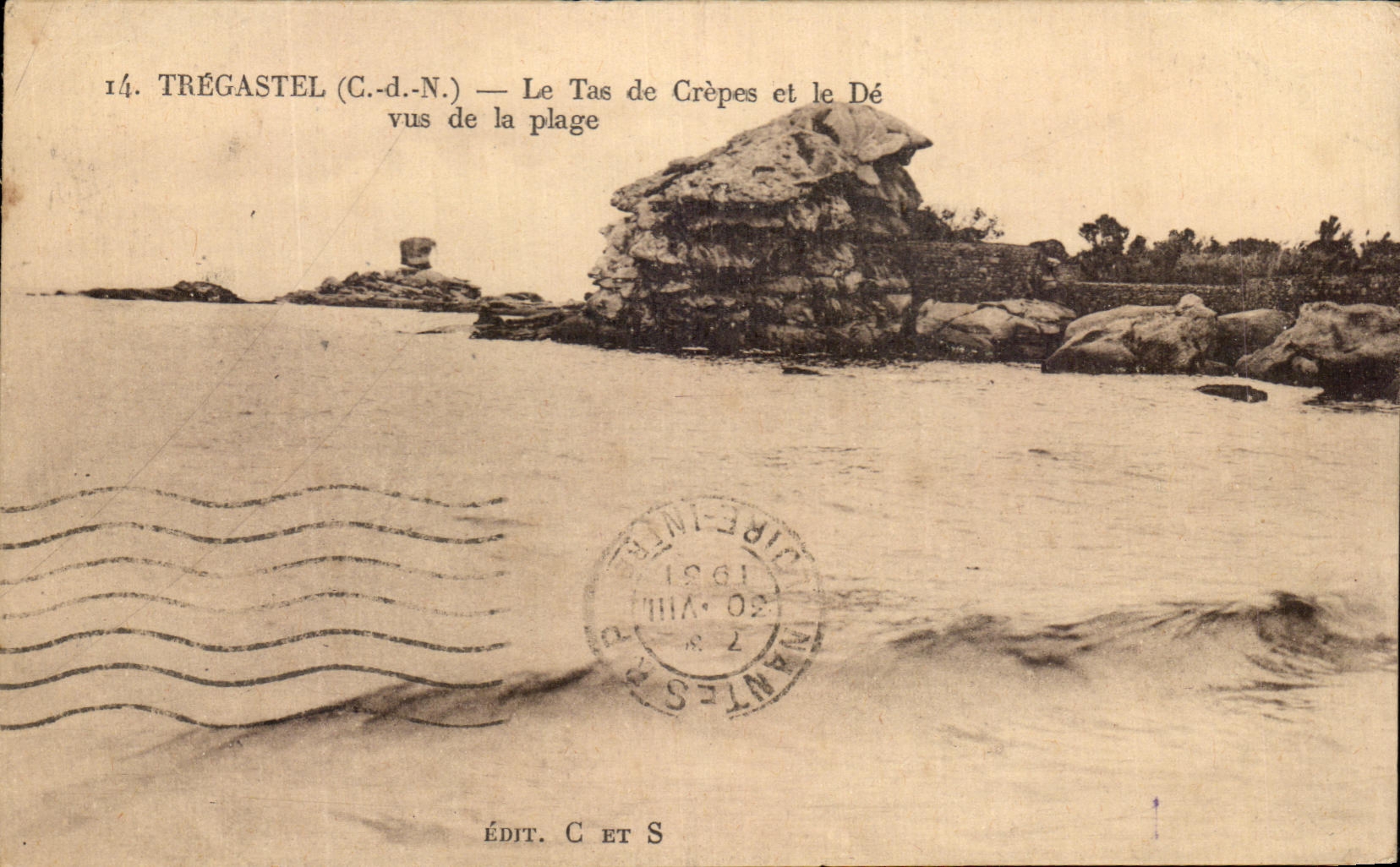 Trégastel (C.-d.-N.) — Le Tas de Crèpes et le Dé vu de la plage