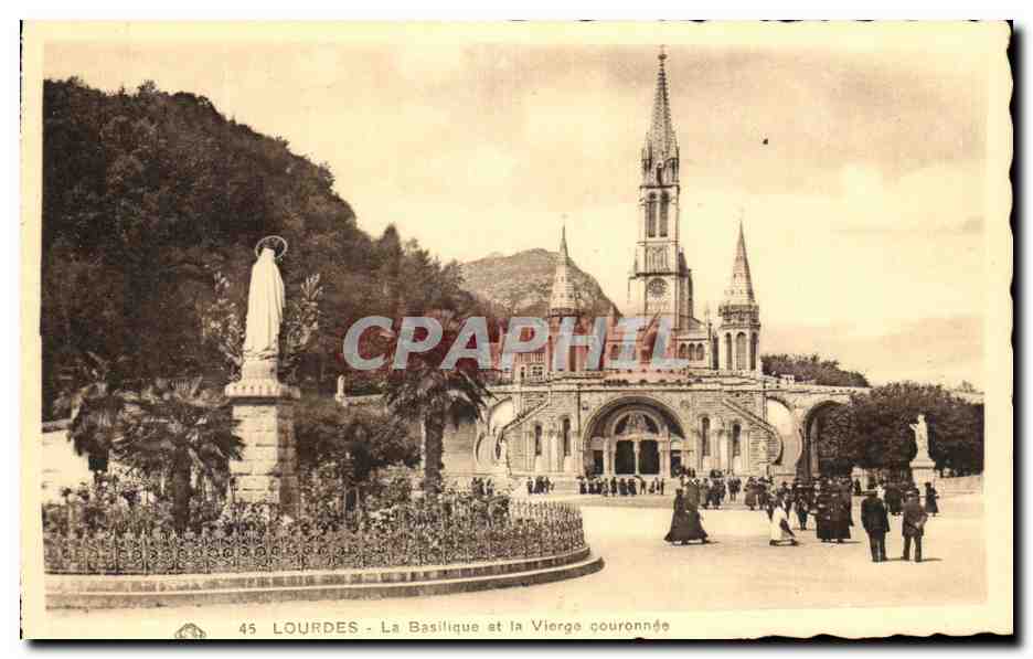 CPA Lourdes La Basilique et le Vierge Courounnee
