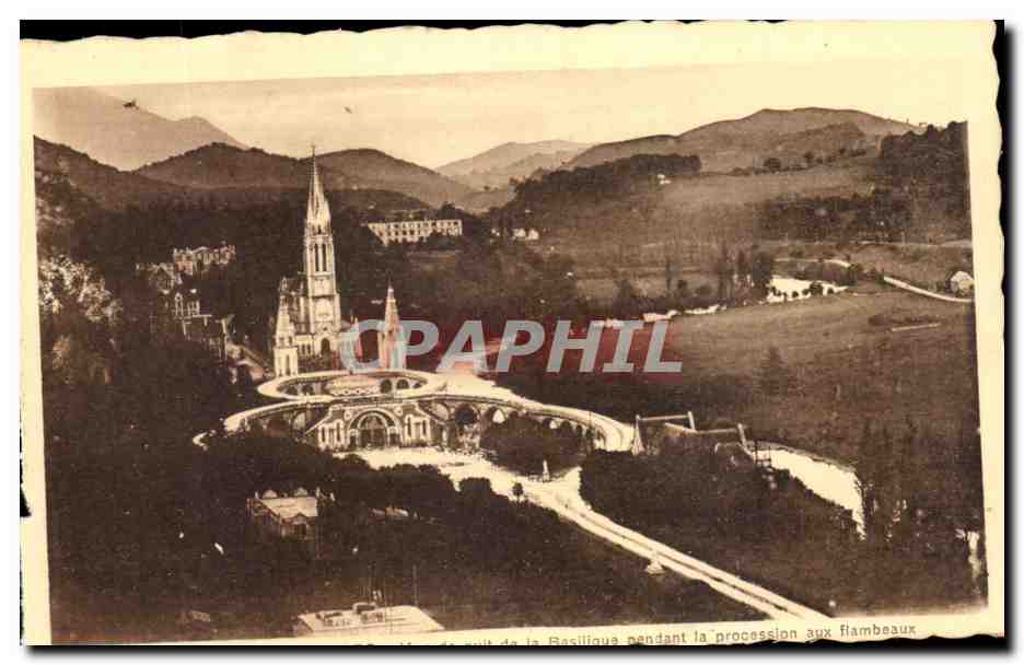 CPA Lourdes LeBasilique pendant la Procession aux fiambeaux