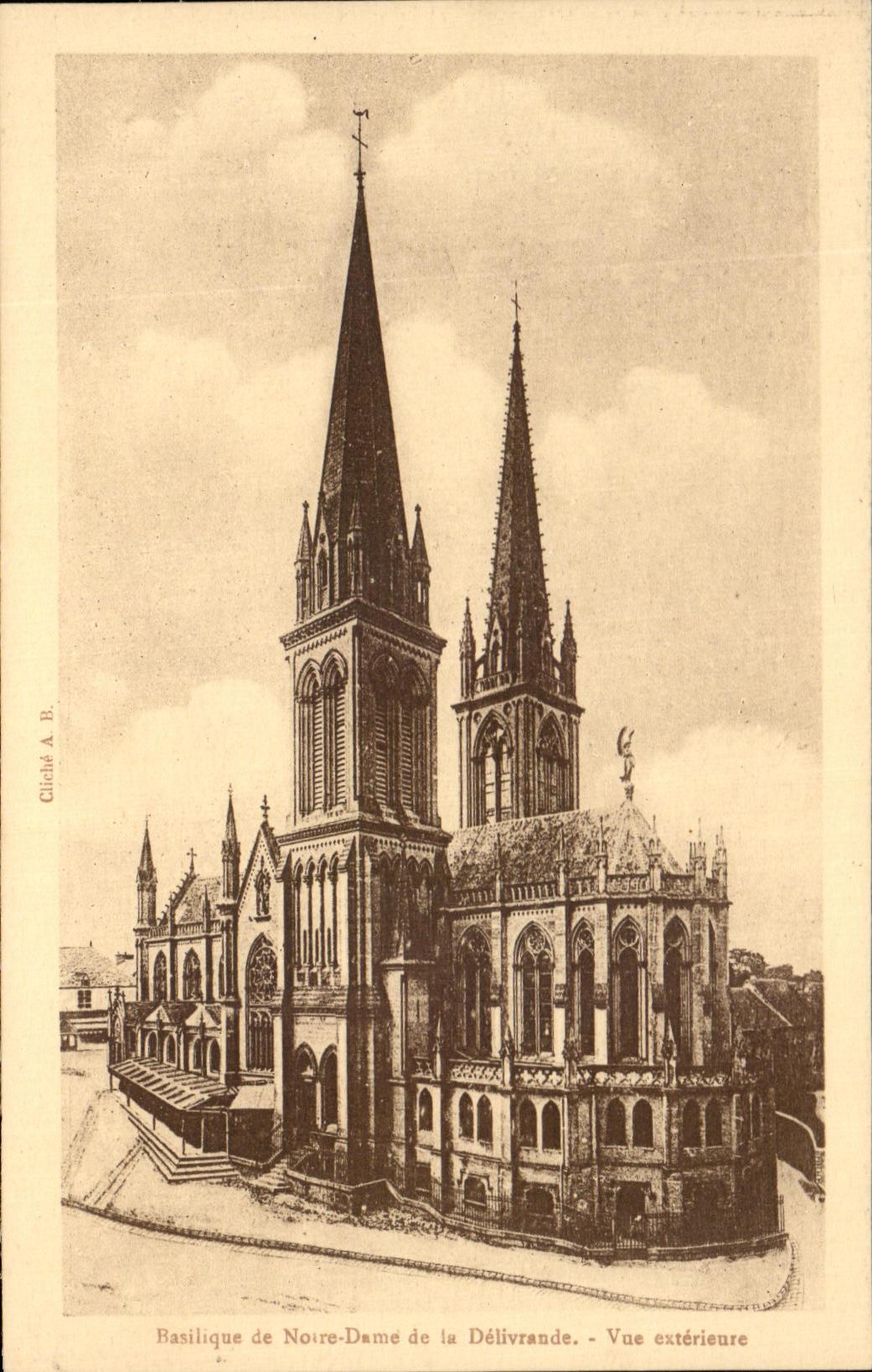 Basilique de Notre-Dame de la Délivrande — Vue extérieure — Cliché A. B.