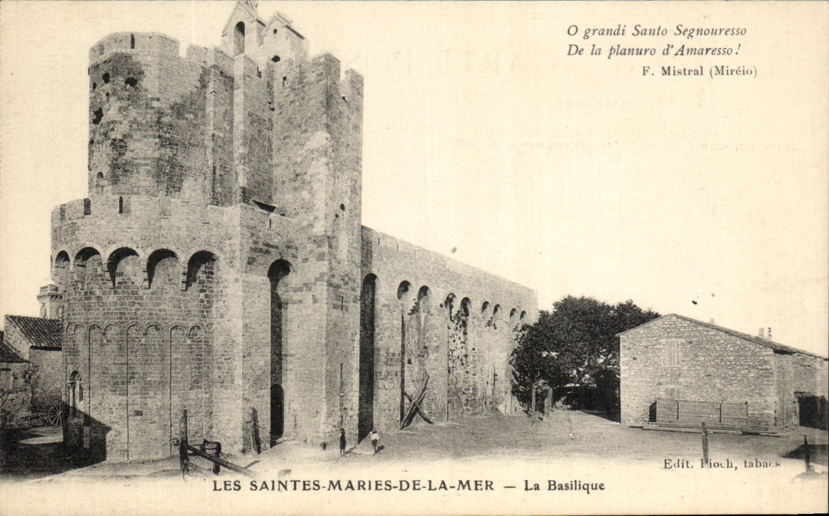 Les Saintes-Maries-de-la-Mer — La Basilique — Edit. Pioch, tabaous