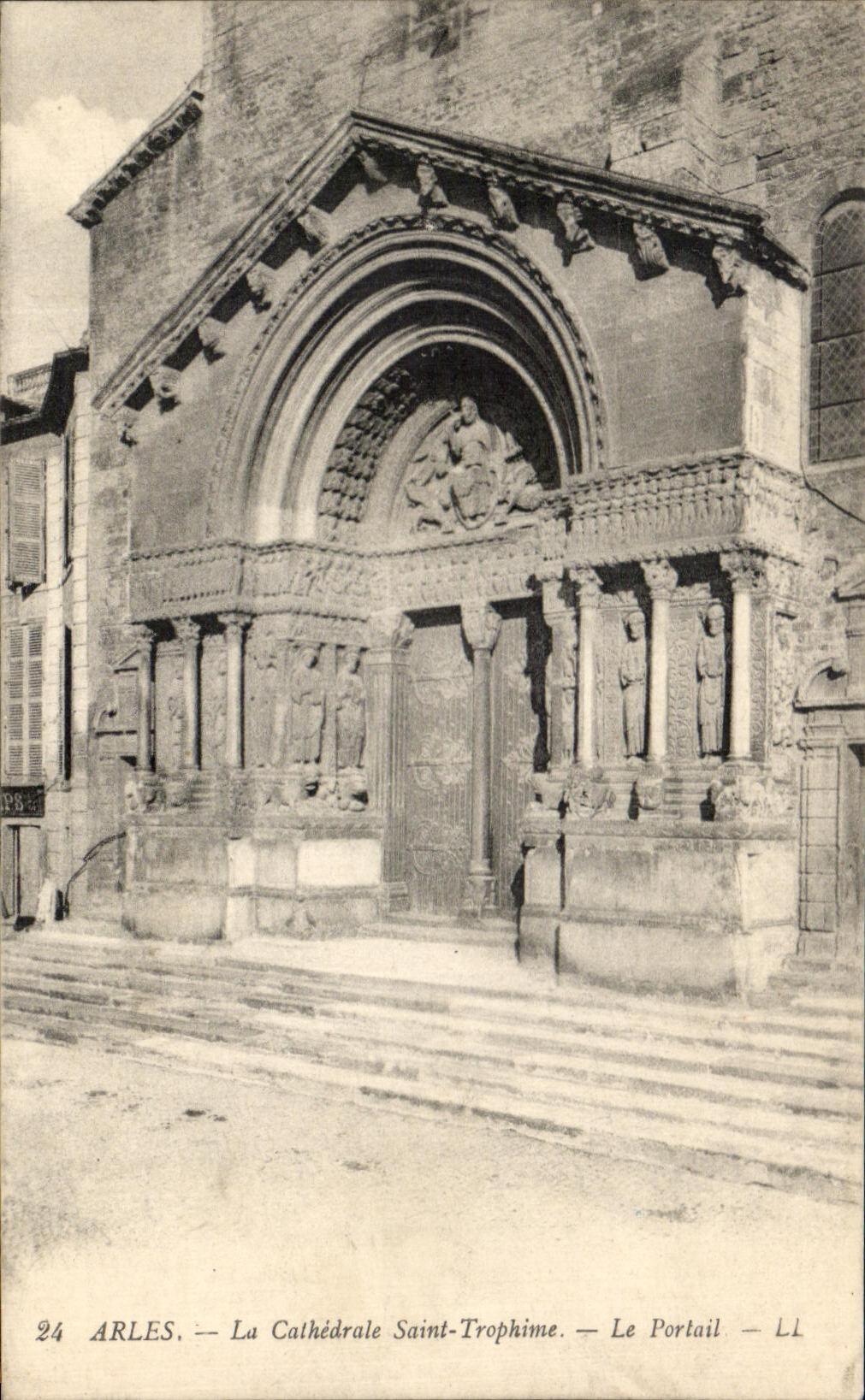 Arles — La Cathédrale Saint-Trophime — Le Portail — LL