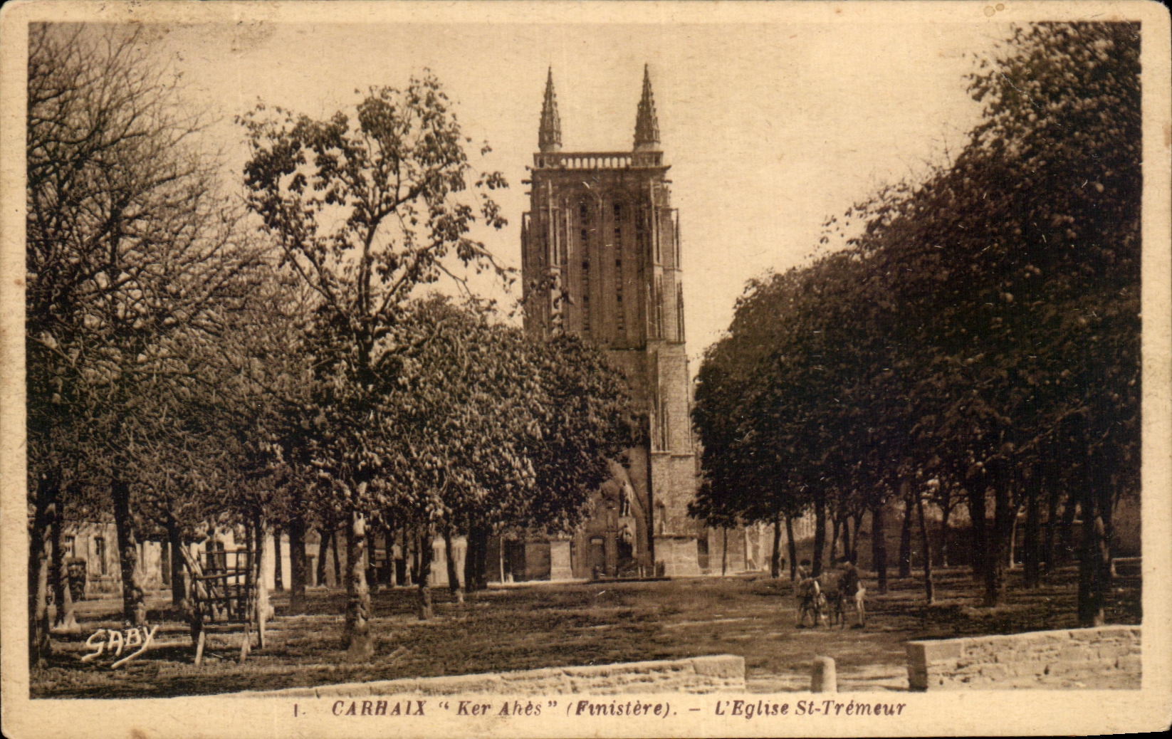 CPA Carhaix Ker Ahes l'Egluse St Tremeur