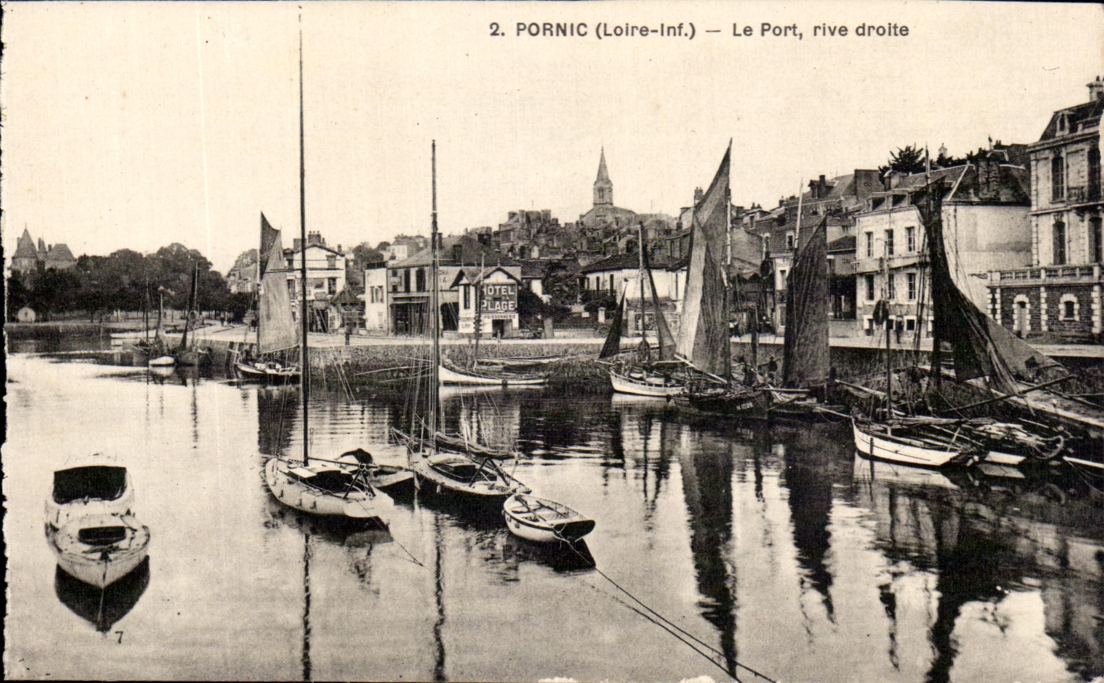 CPA Pornic Le Port rive Droite Bateaux