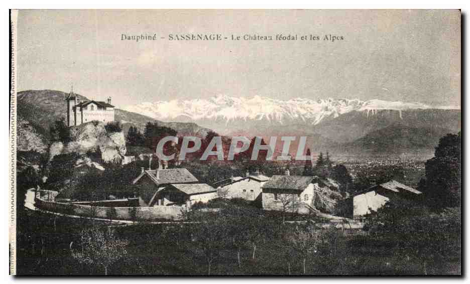 Sassenage - Le Château féodal et les Alpes