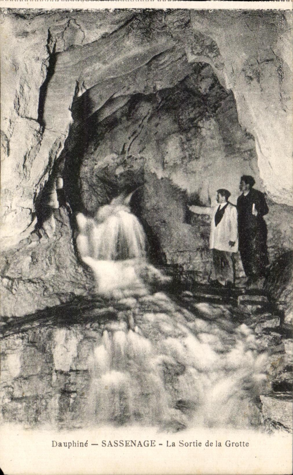 Dauphiné - Sassenage - La Sortie de la Grotte