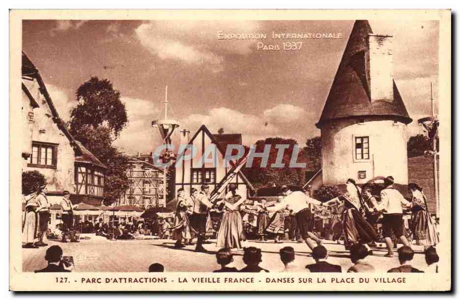 CPA Paris D'Attractions La Vieille France Danses Sur La Place Du Village Exposition internationale 1937