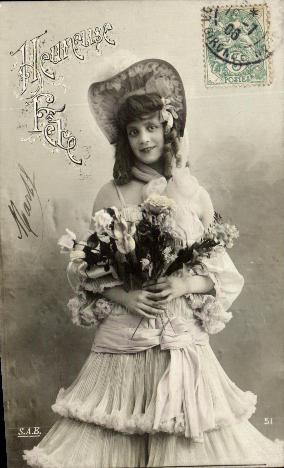 Jeune femme en costume élégant — 'Heureuse Fête' — S.A.B. n°51