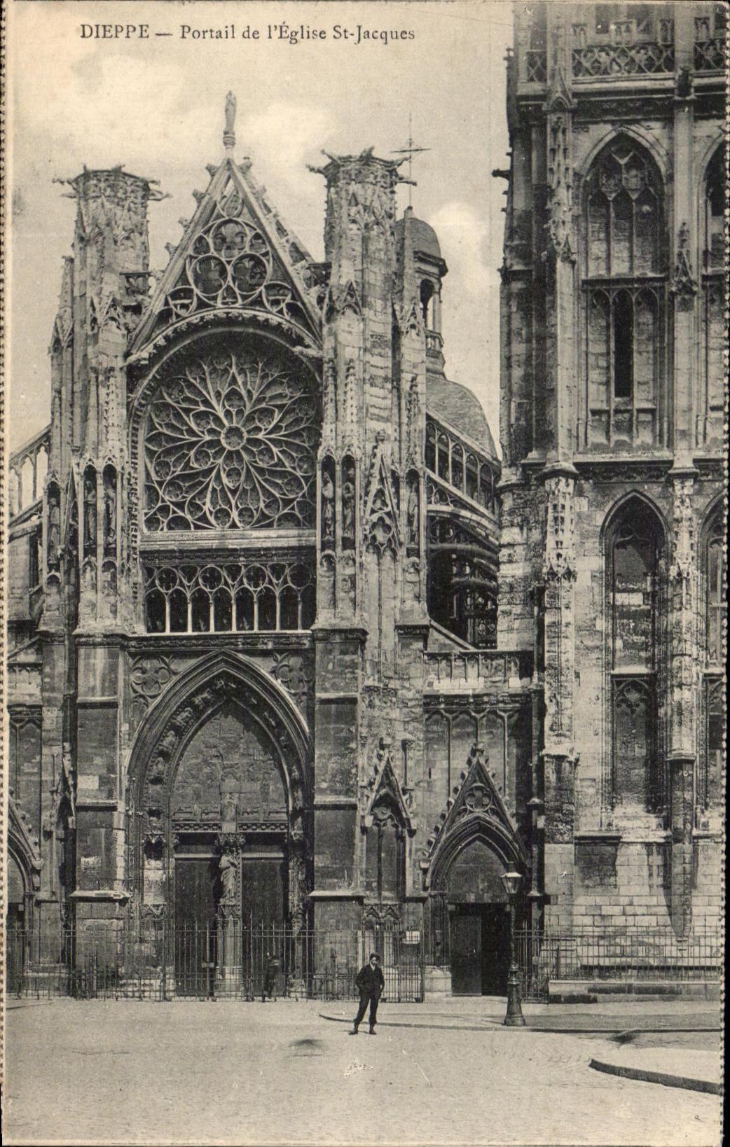 CPA Dieppe Portail de L'Eglise St Jacques