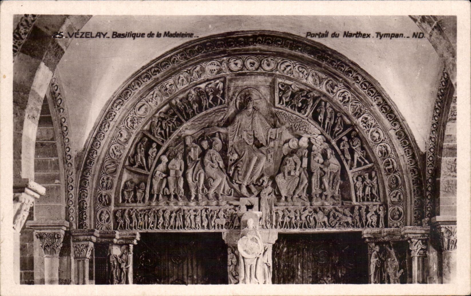 Vézelay - Basilique de la Madeleine - Portail du Narthex. Tympan. ND.