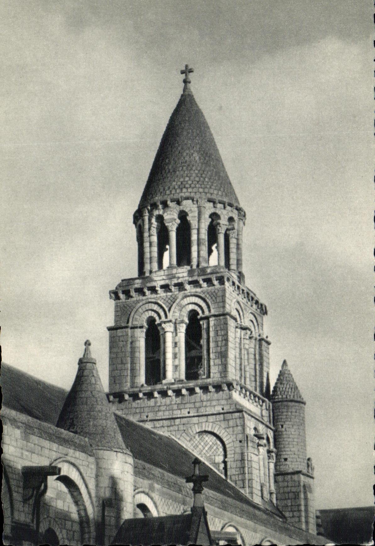Visage de Poitiers — Église Notre-Dame-la-Grande, le clocher (fin du XIe siècle) — Éditions des Cordeliers, Poitiers