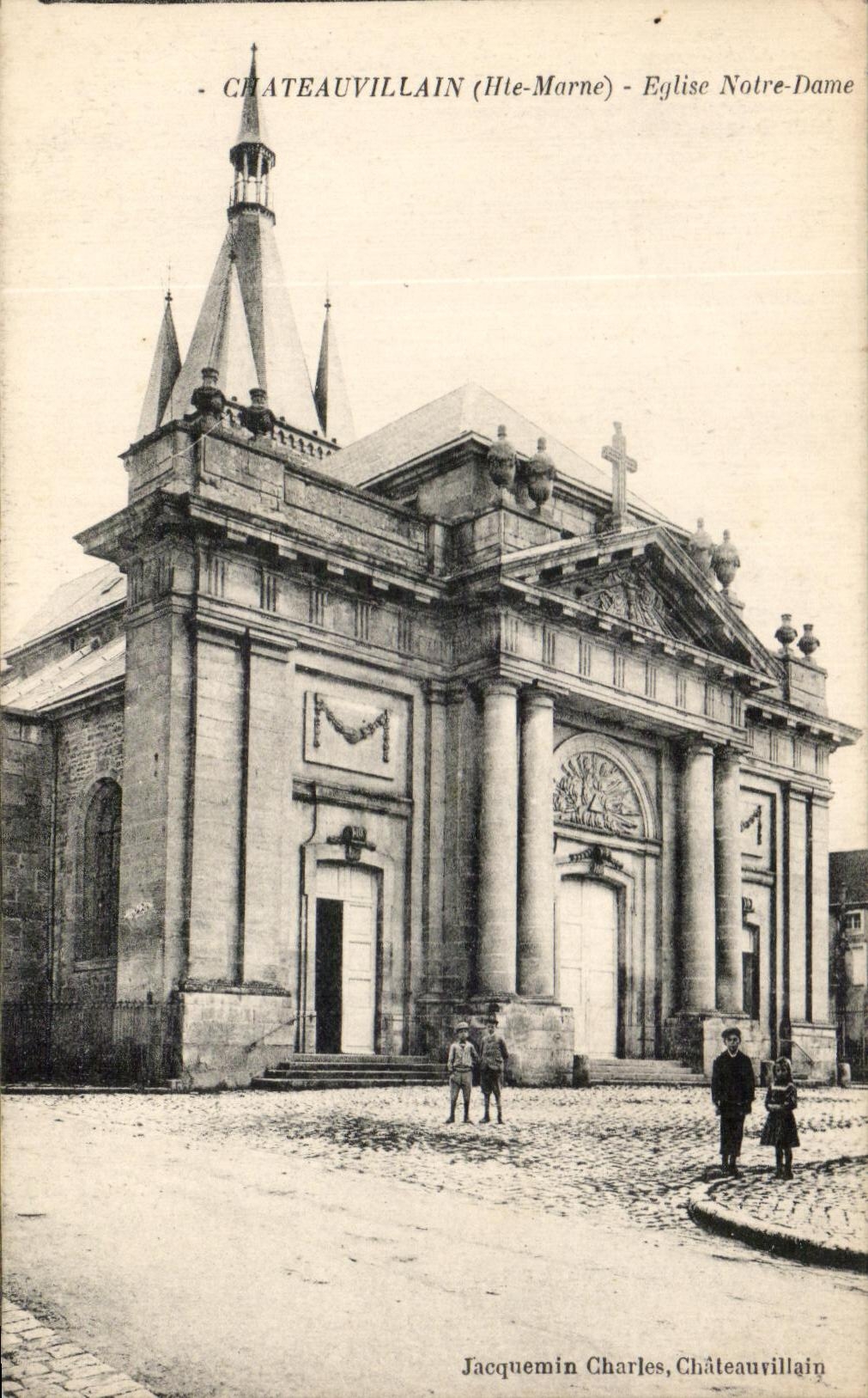 CPA Chateauvillain Eglise Notre dame Enfants